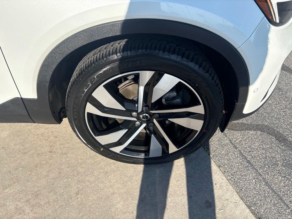 2024 Volvo XC40 B5 PLUS BRIGHT THEME thumbnail 12