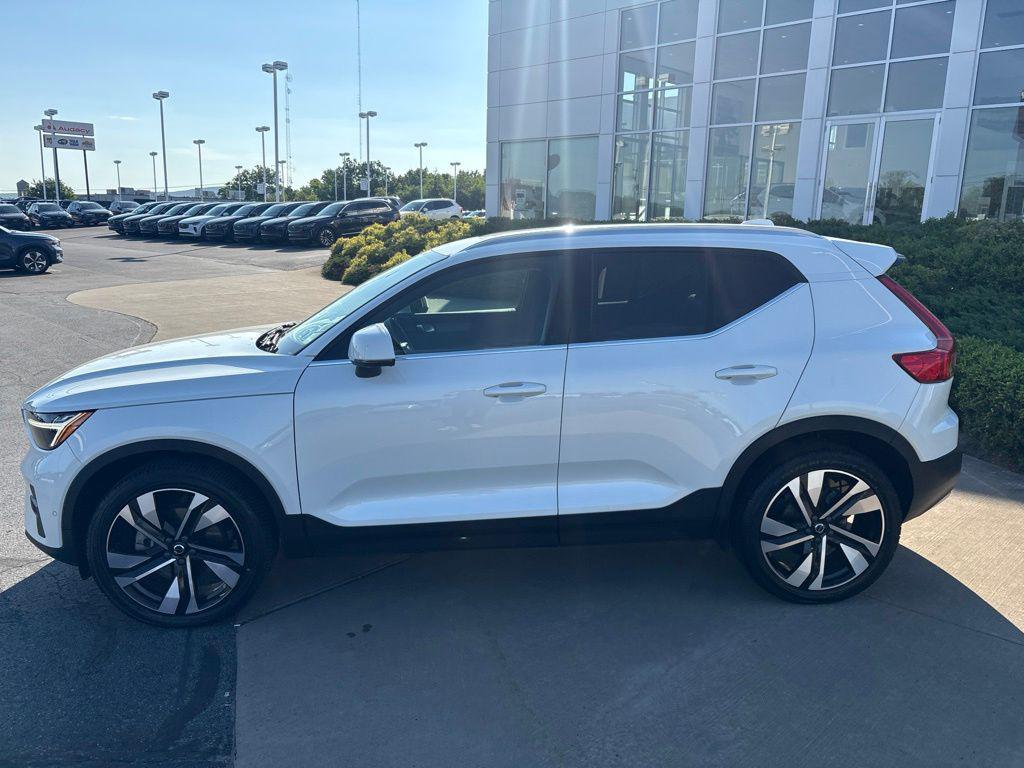 2024 Volvo XC40 B5 PLUS BRIGHT THEME — фото 9