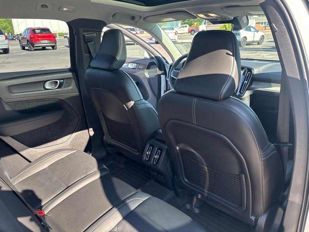 2024 Volvo XC40 B5 PLUS BRIGHT THEME thumbnail 38