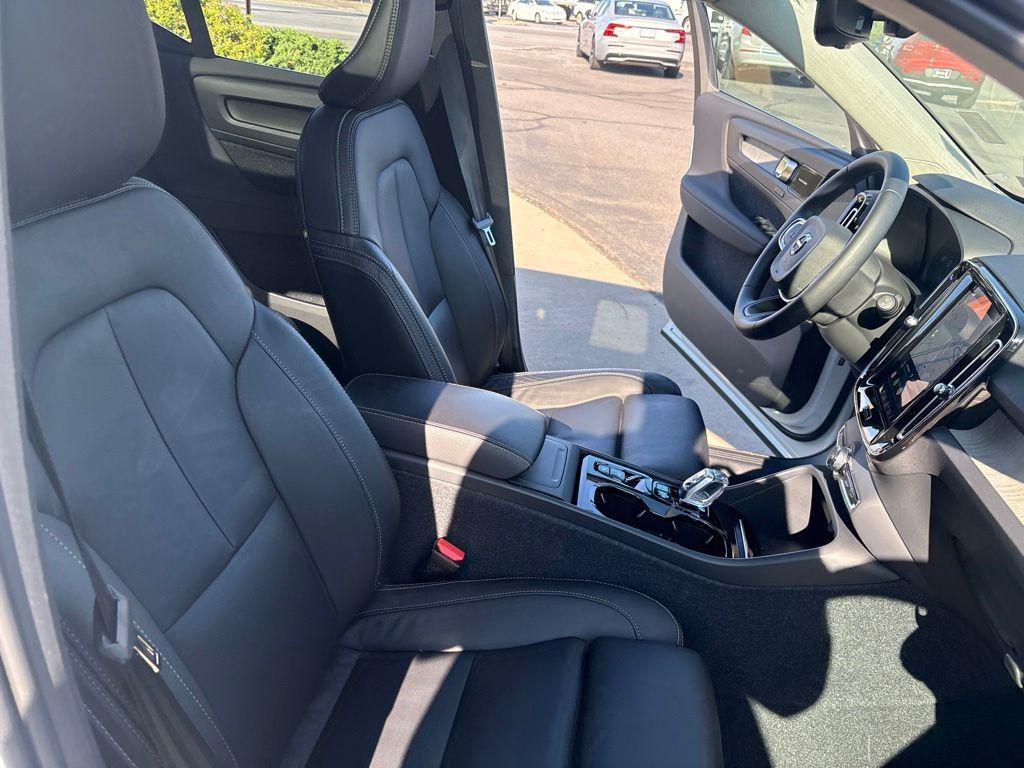 2024 Volvo XC40 B5 PLUS BRIGHT THEME thumbnail 36