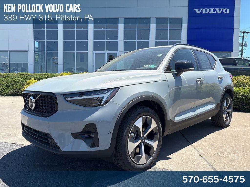 New 2026 Volvo XC40 Plus, B5 AWD Gas (mild hybrid), Dark