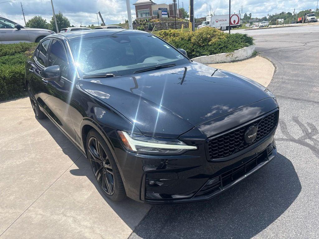 2024 Volvo S60 B5 PLUS BLACK EDITION — фото 4