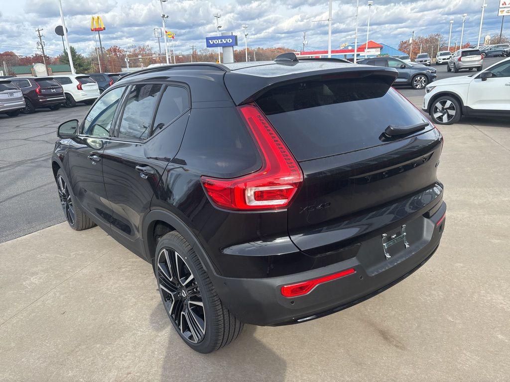 2026 Volvo XC40 BLACK EDITION ULTRA, B5 AWD GAS (MILD HYBRID) — фото 9