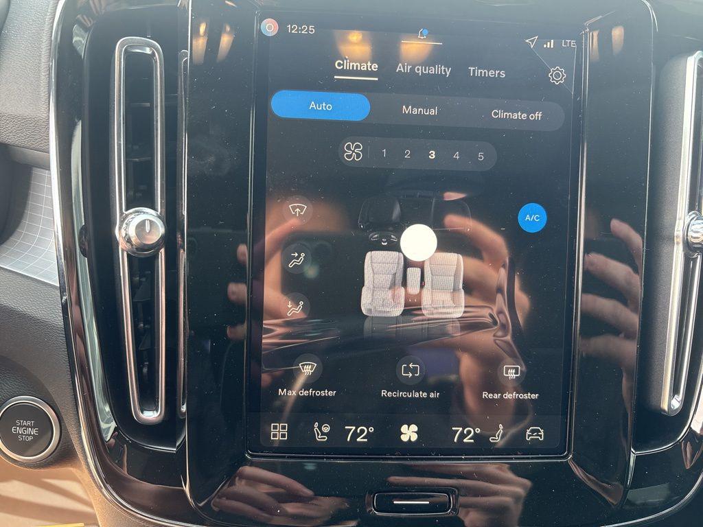2026 Volvo XC40 BLACK EDITION ULTRA, B5 AWD GAS (MILD HYBRID) 缩略图 29