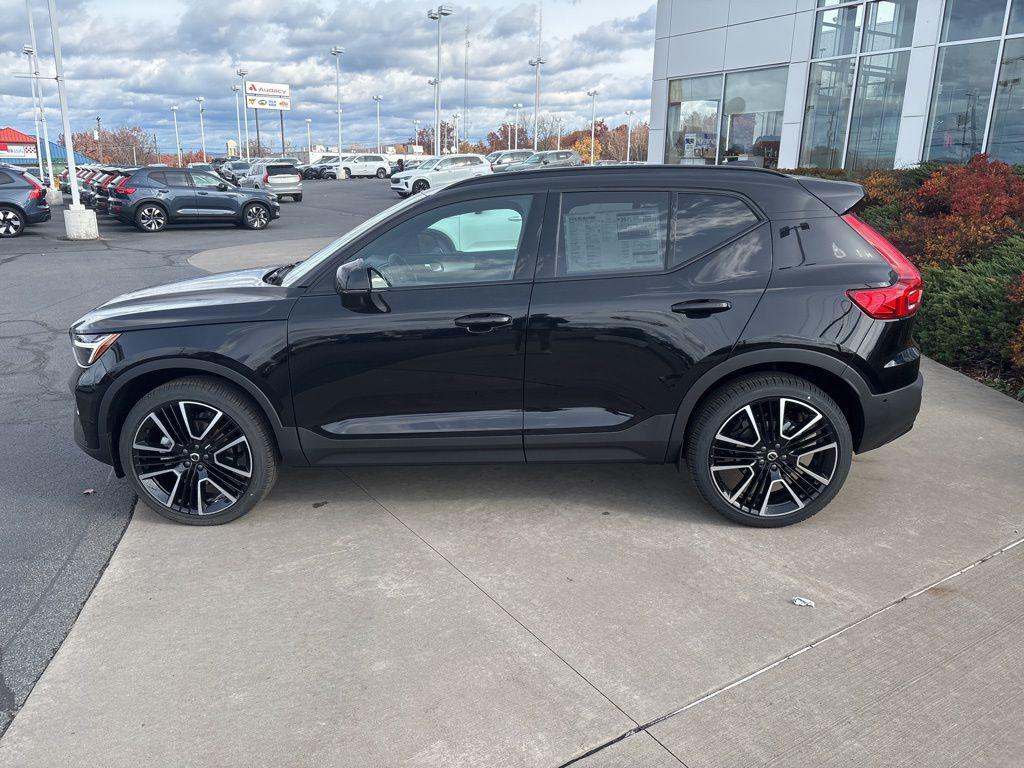 2026 Volvo XC40 BLACK EDITION ULTRA, B5 AWD GAS (MILD HYBRID) — фото 10