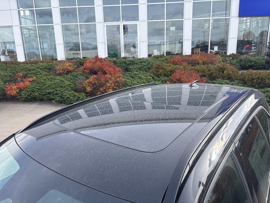 2026 Volvo XC40 BLACK EDITION ULTRA, B5 AWD GAS (MILD HYBRID) 缩略图 12
