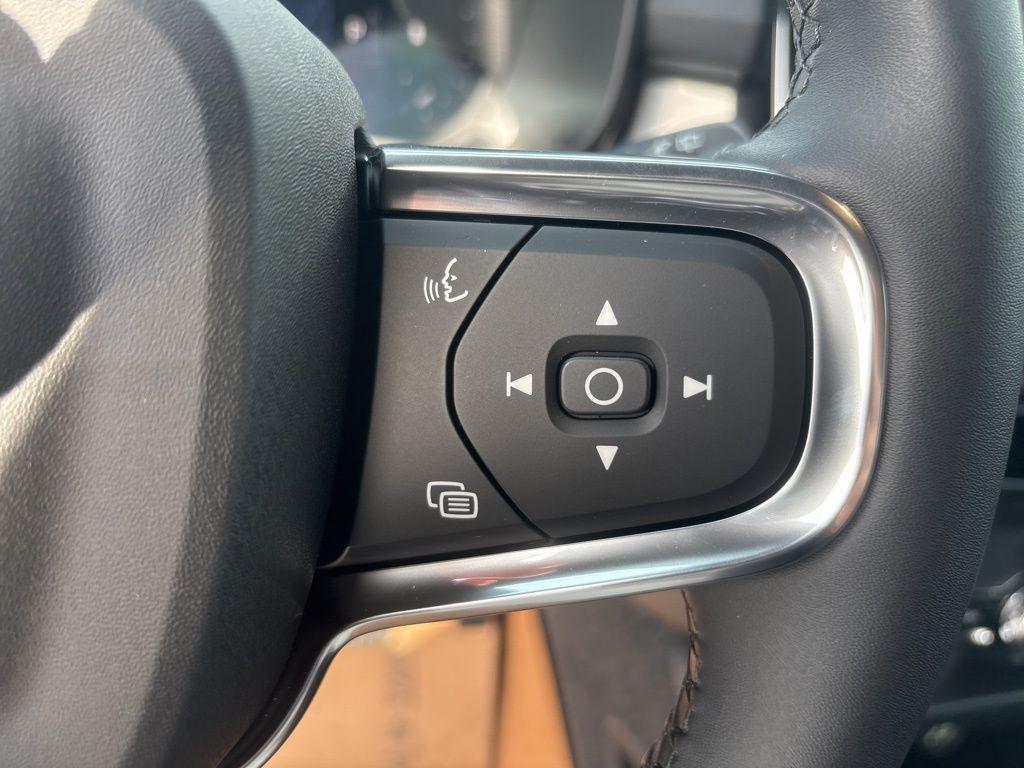 2026 Volvo XC40 BLACK EDITION ULTRA, B5 AWD GAS (MILD HYBRID) 缩略图 26