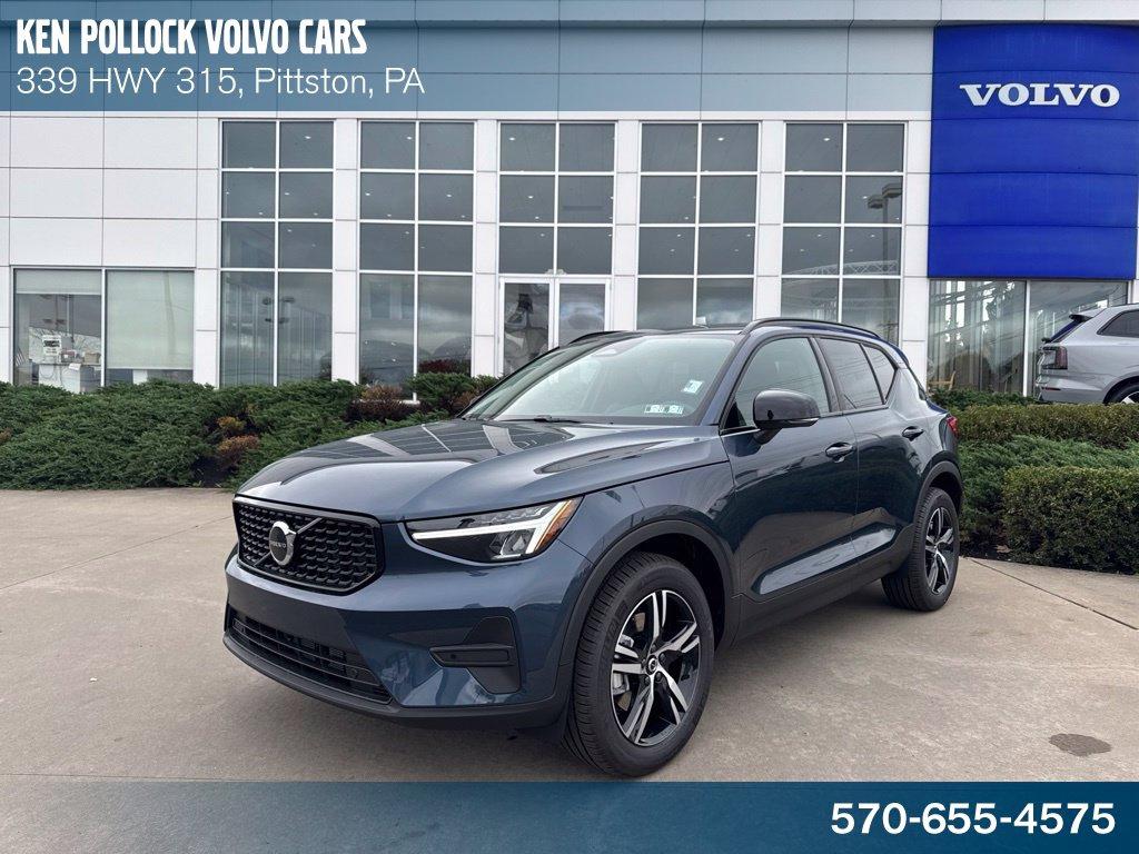 New 2026 Volvo XC40 Core, B5 AWD Gas (mild hybrid), Dark