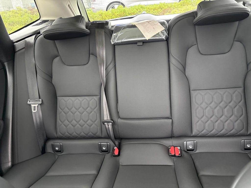 صورة مصغرة 29 لـ 2026 Volvo XC60 B5 PLUS