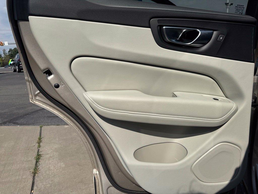 2025 Volvo XC60 PLUG-IN HYBRID ULTRA, T8 AWD ELECTRIC/GASOLIN 缩略图 21