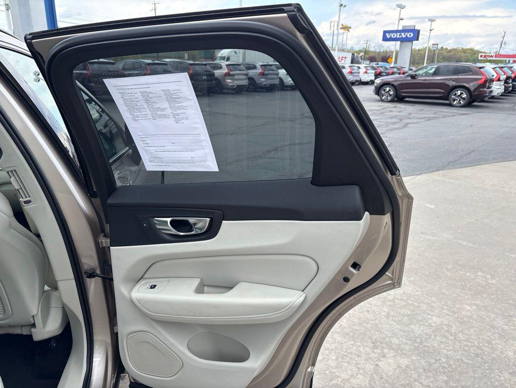 2023 Volvo XC60 B5 PLUS DARK THEME 缩略图 40