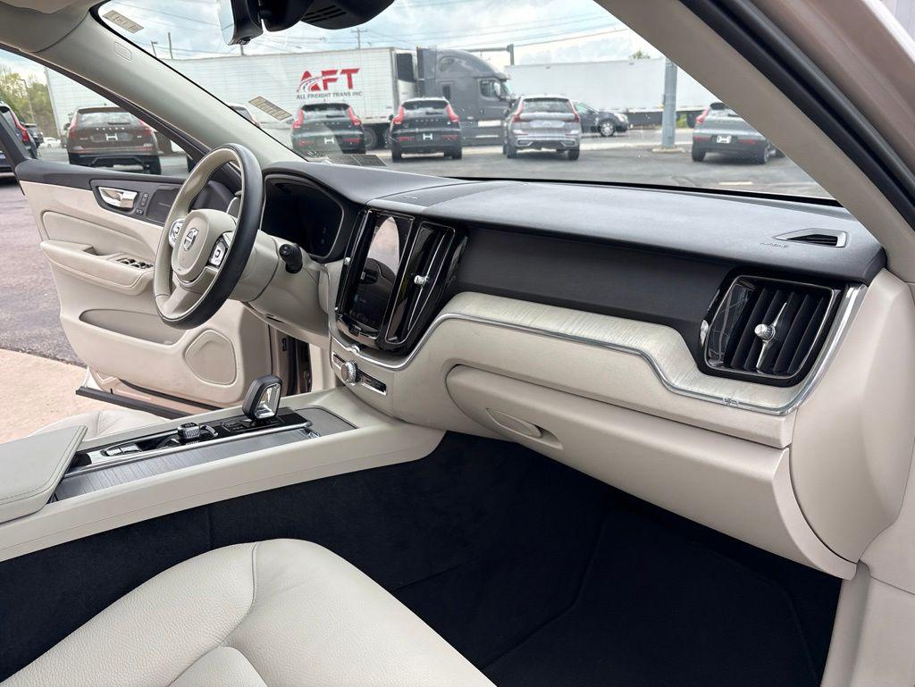 2023 Volvo XC60 B5 PLUS DARK THEME 缩略图 38