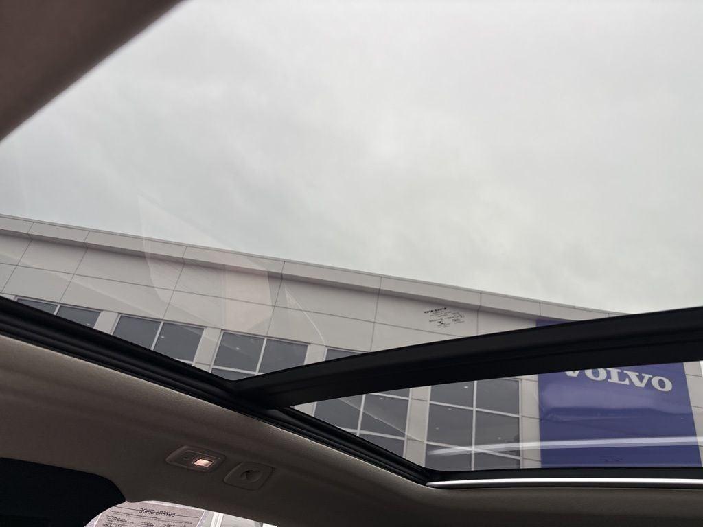 2023 Volvo XC40 B5 PLUS DARK THEME thumbnail 31