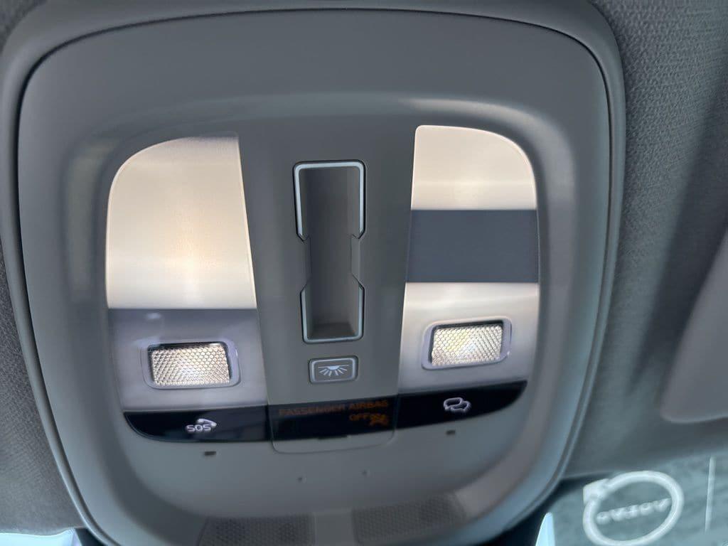 2023 Volvo XC40 B5 PLUS DARK THEME thumbnail 32