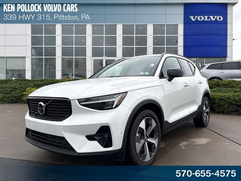 New 2026 Volvo XC40 Plus, B5 AWD Gas (mild hybrid), Dark