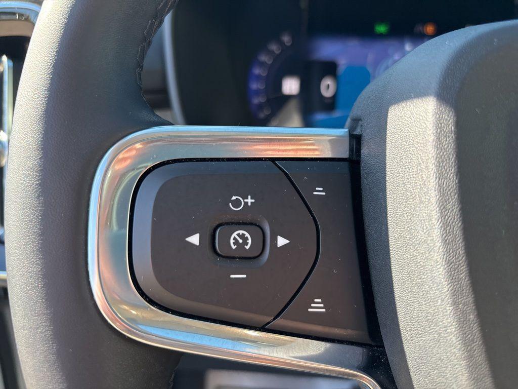 صورة مصغرة 20 لـ 2024 Volvo XC40 B5 PLUS DARK THEME