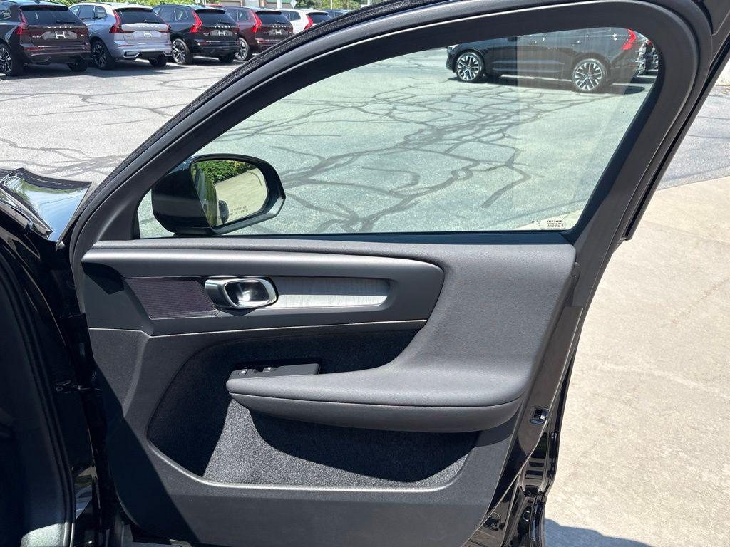 2026 Volvo XC40 CORE, B5 AWD GAS (MILD HYBRID), DARK 缩略图 32