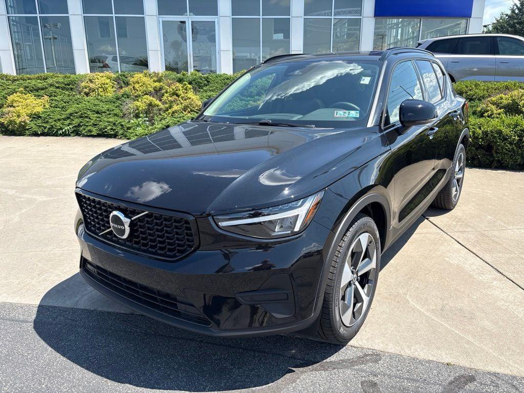 2026 Volvo XC40 CORE, B5 AWD GAS (MILD HYBRID), DARK 照片 2