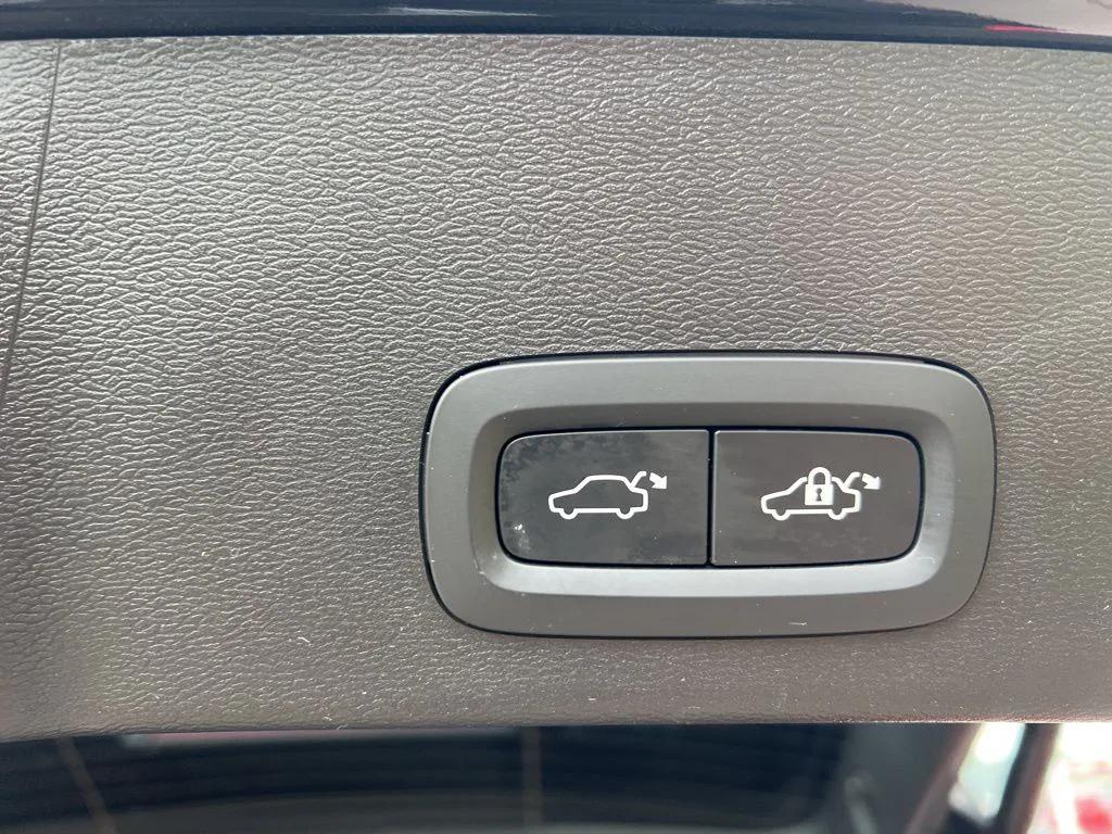 2023 Volvo XC40 B5 PLUS DARK THEME — миниатюра 31