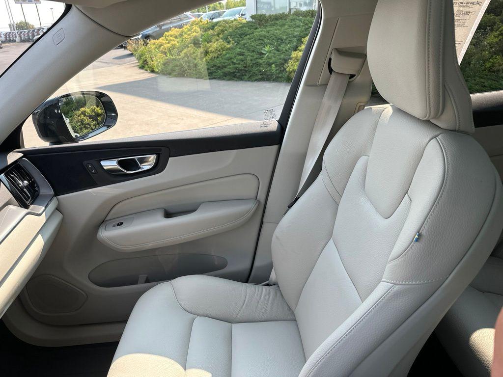 2025 Volvo XC60 PLUG-IN HYBRID CORE, T8 AWD ELECTRIC/GASOLINE 缩略图 34