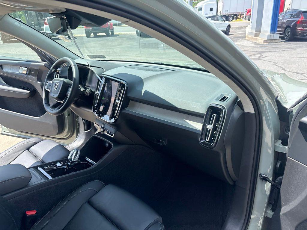 2024 Volvo XC40 B5 PLUS DARK THEME — миниатюра 34