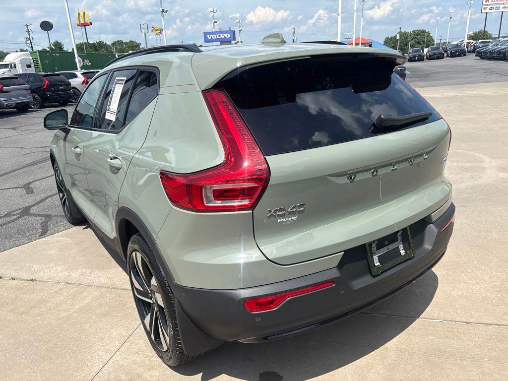صورة 8 لـ 2024 Volvo XC40 B5 PLUS DARK THEME