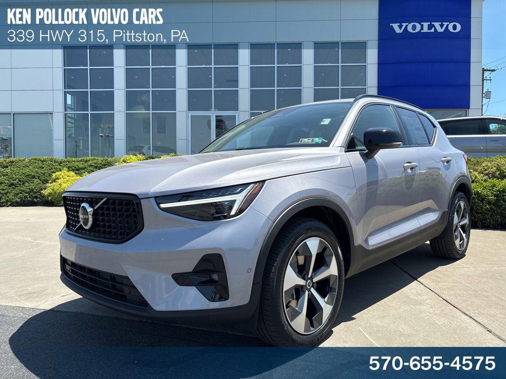 New 2026 Volvo XC40 Plus, B5 AWD Gas (mild hybrid), Dark
