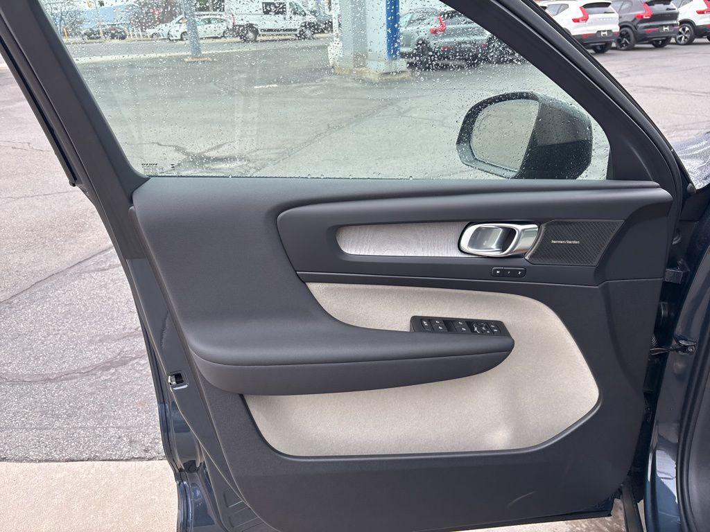2026 Volvo XC40 ULTRA, B5 AWD GAS (MILD HYBRID), DARK 缩略图 17