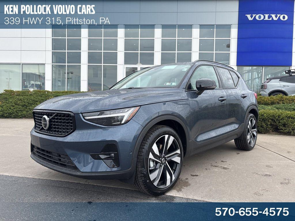 New 2026 Volvo XC40 Ultra, B5 AWD Gas (mild hybrid), Dark