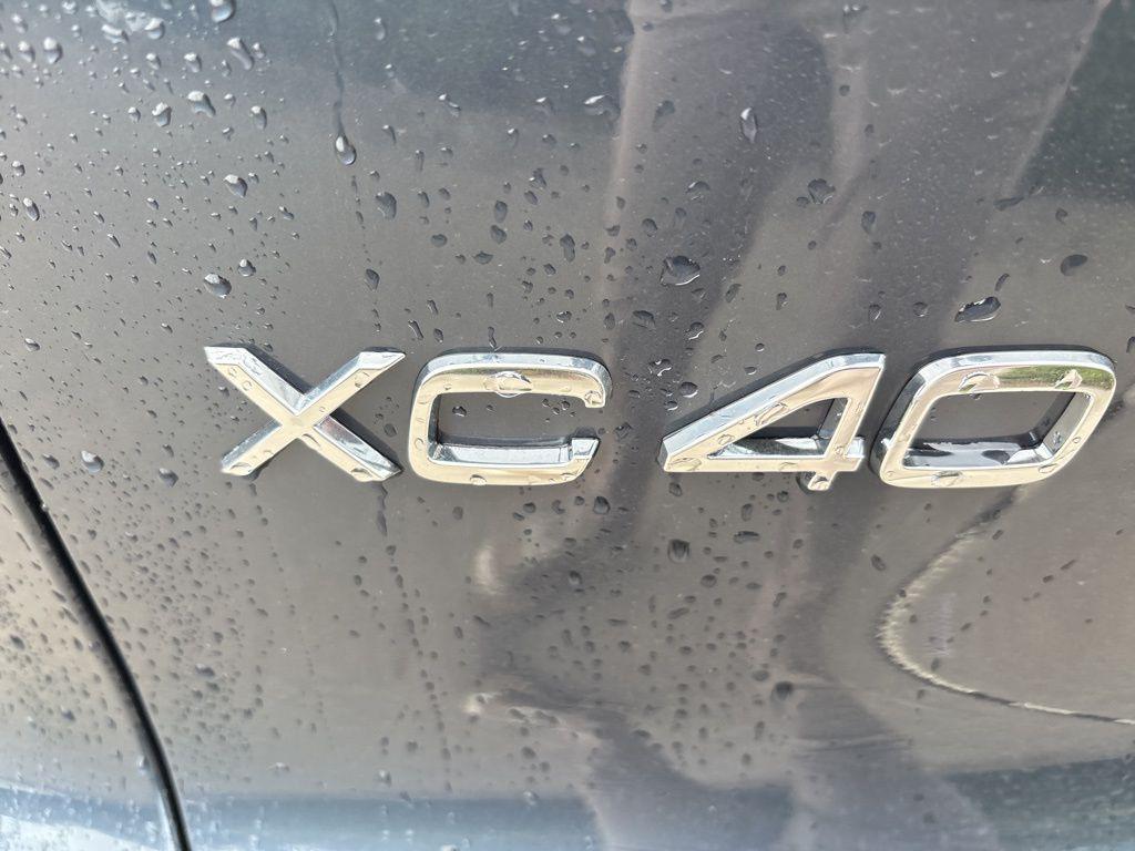 2026 Volvo XC40 ULTRA, B5 AWD GAS (MILD HYBRID), DARK photo 10
