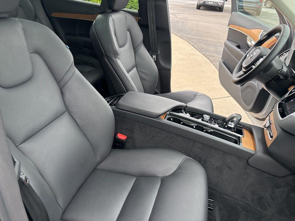 صورة مصغرة 34 لـ 2023 Volvo XC90 B5 PLUS