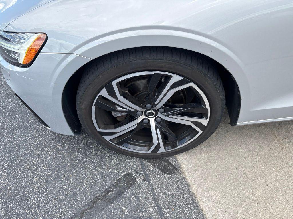 2024 Volvo S60 B5 CORE DARK THEME thumbnail 11