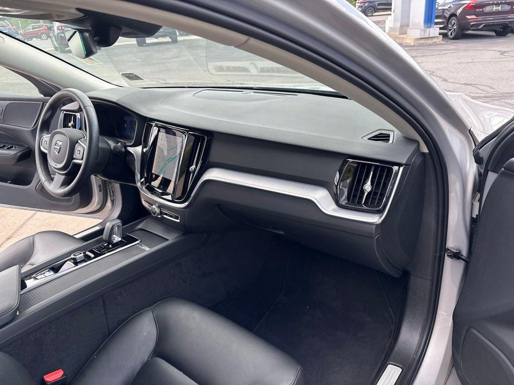 2024 Volvo S60 B5 CORE DARK THEME thumbnail 26