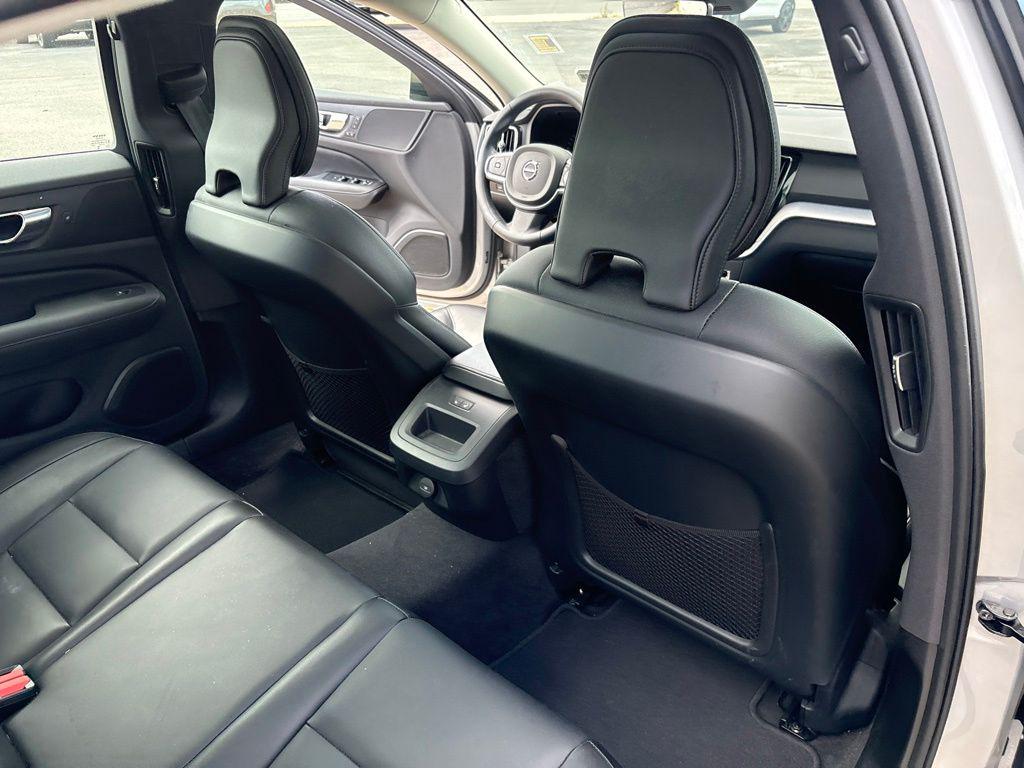2024 Volvo S60 B5 CORE DARK THEME thumbnail 29