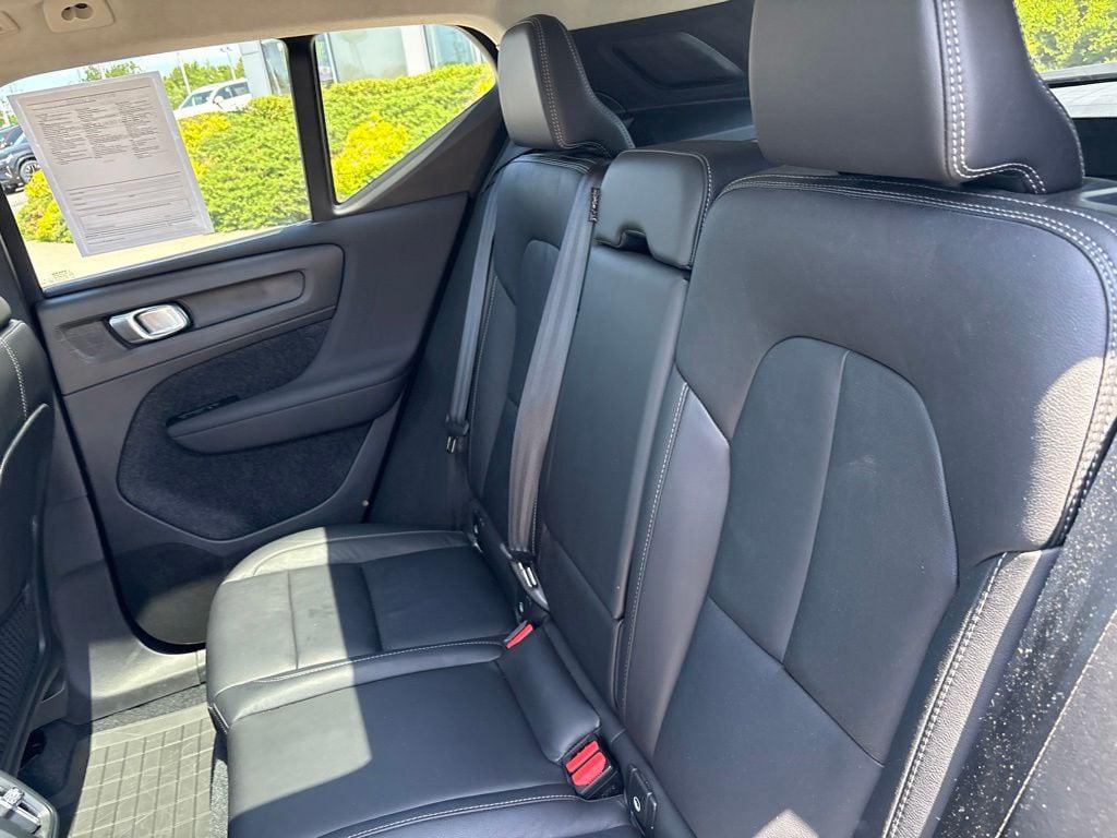 صورة مصغرة 31 لـ 2023 Volvo XC40 B5 PLUS DARK THEME