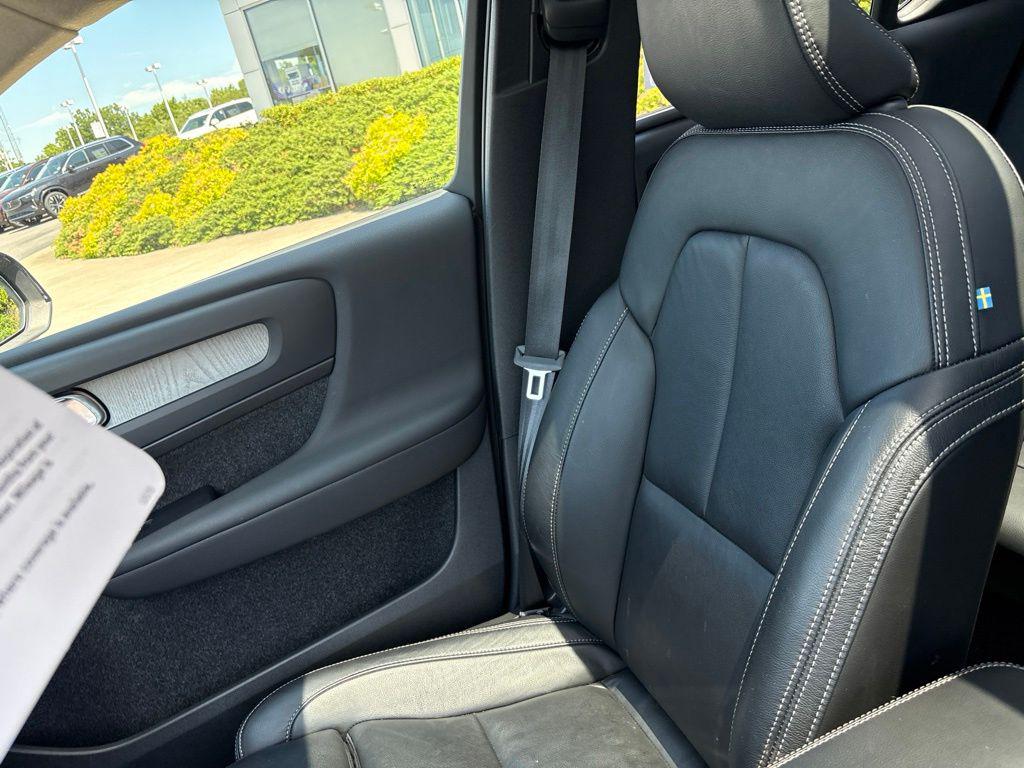 صورة مصغرة 27 لـ 2023 Volvo XC40 B5 PLUS DARK THEME