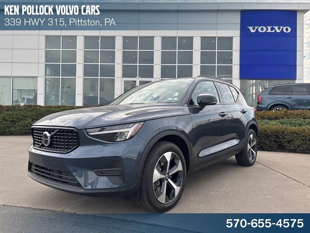 New 2026 Volvo XC40 Core, B5 AWD Gas (mild hybrid), Dark
