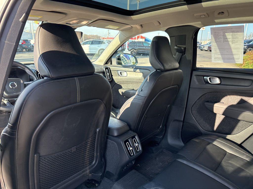صورة مصغرة 29 لـ 2023 Volvo XC40 B5 PLUS DARK THEME