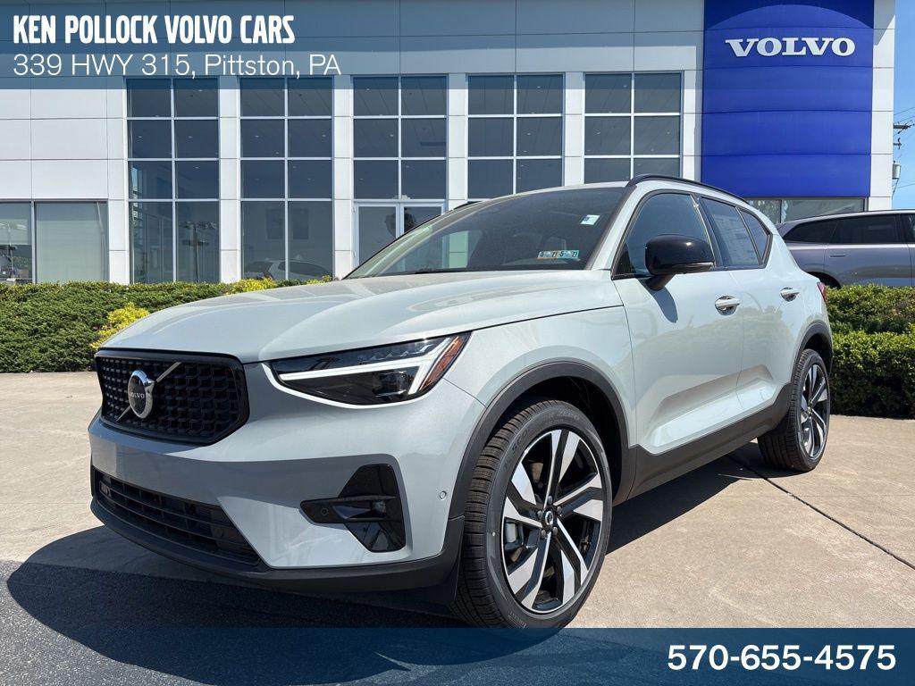 New 2026 Volvo XC40 Plus, B5 AWD Gas (mild hybrid), Dark