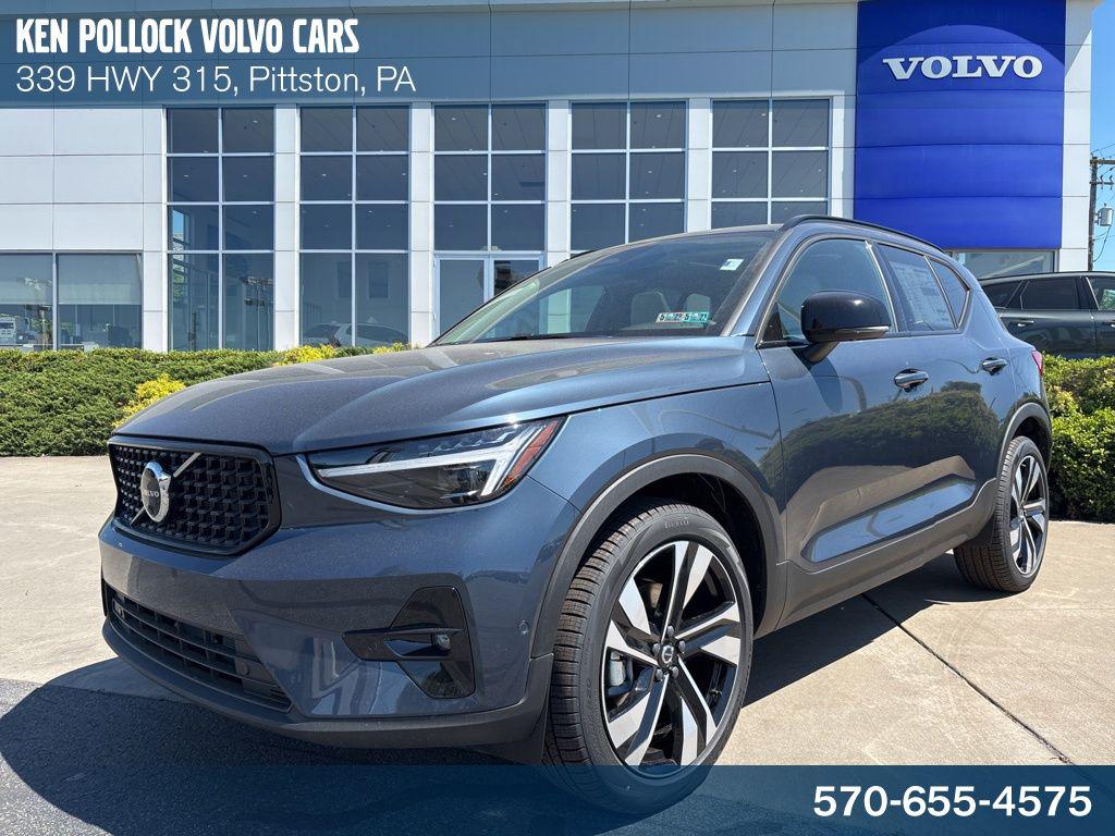 New 2026 Volvo XC40 Ultra, B5 AWD Gas (mild hybrid), Dark