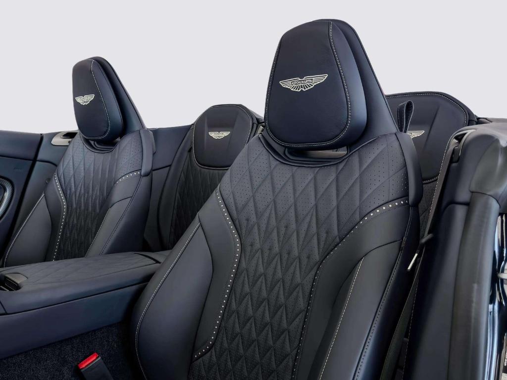2026 Aston Martin DB12 VOLANTE — миниатюра 19