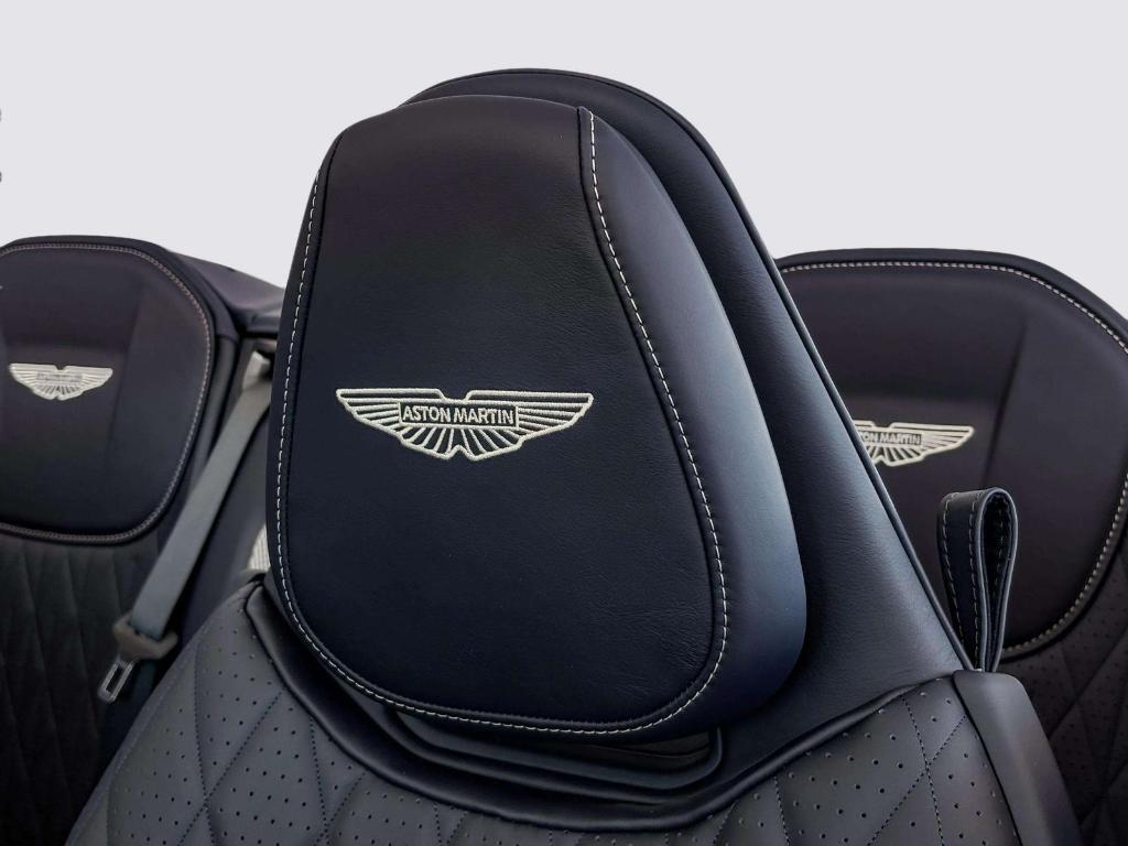 2026 Aston Martin DB12 VOLANTE — миниатюра 21