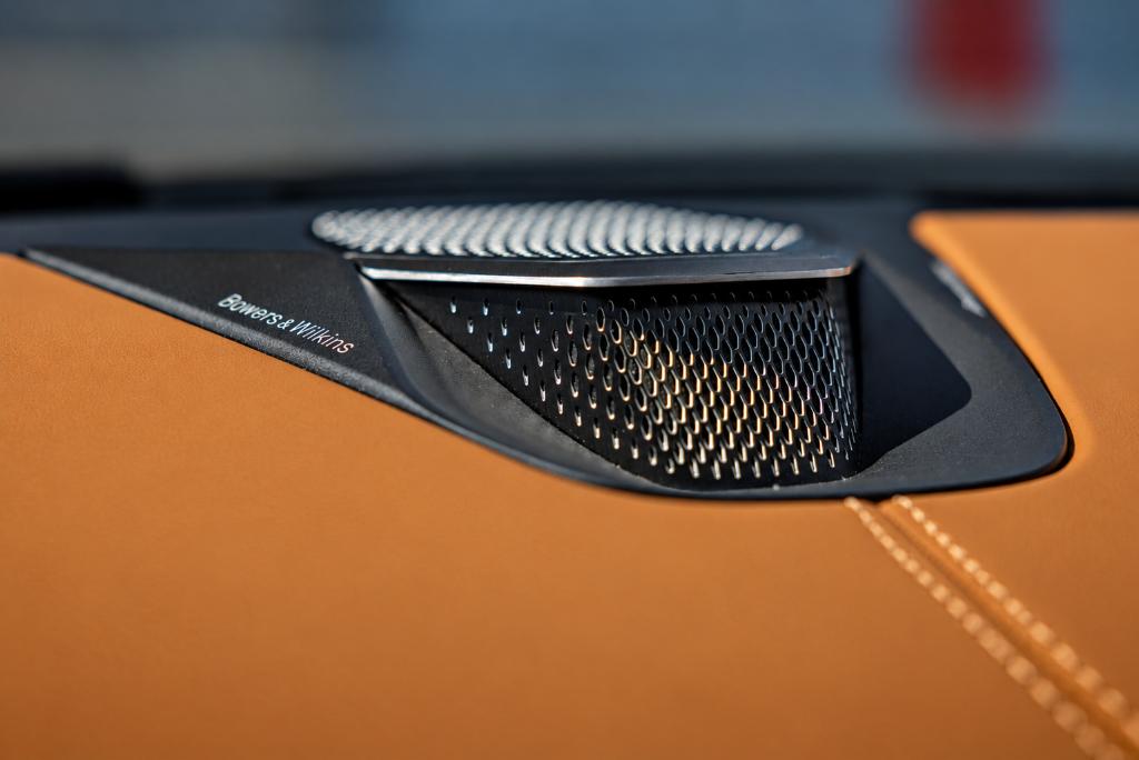 2024 Aston Martin DB12 VOLANTE — миниатюра 19