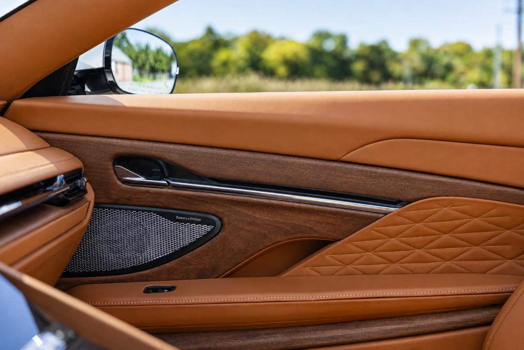2024 Aston Martin DB12 VOLANTE — миниатюра 25