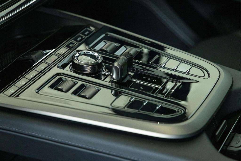 2026 Aston Martin DBX 707 缩略图 29