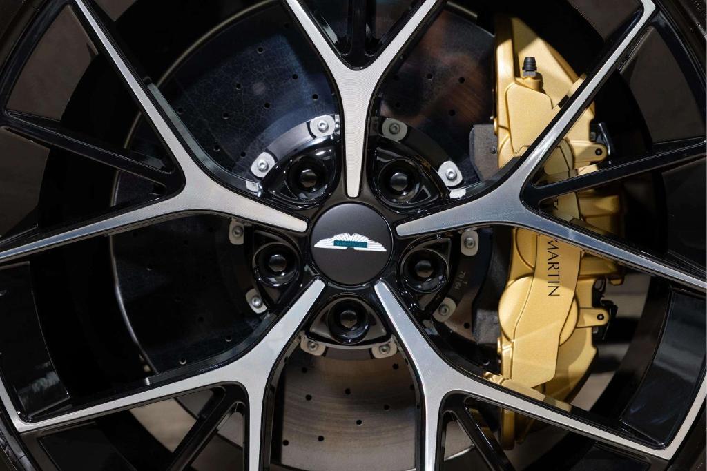 2026 Aston Martin DBX 707 缩略图 9