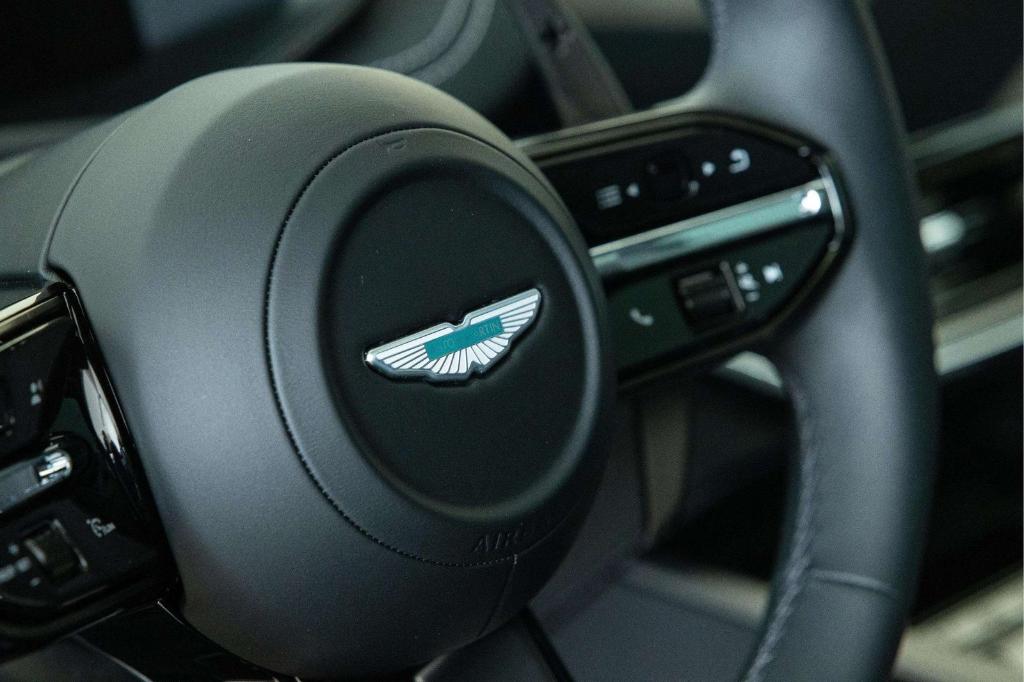 2026 Aston Martin DBX 707 缩略图 26