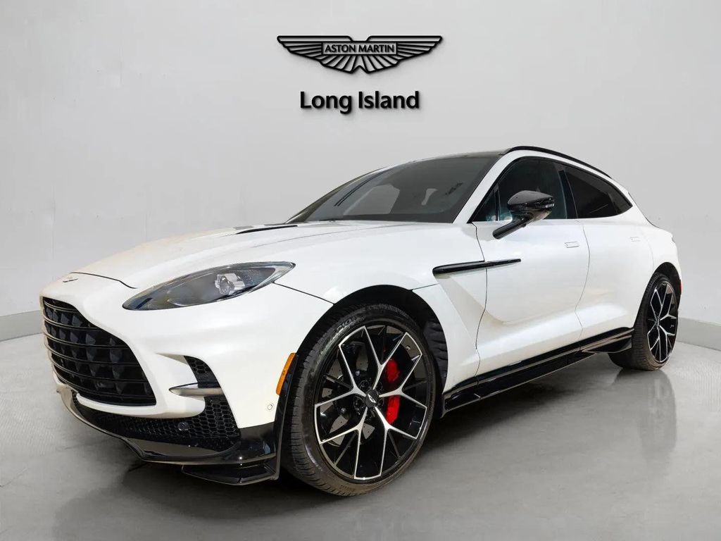 2025 Aston Martin DBX