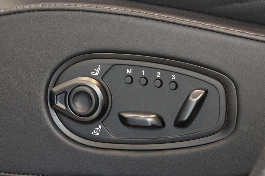 2024 Aston Martin DBX BASE — миниатюра 14