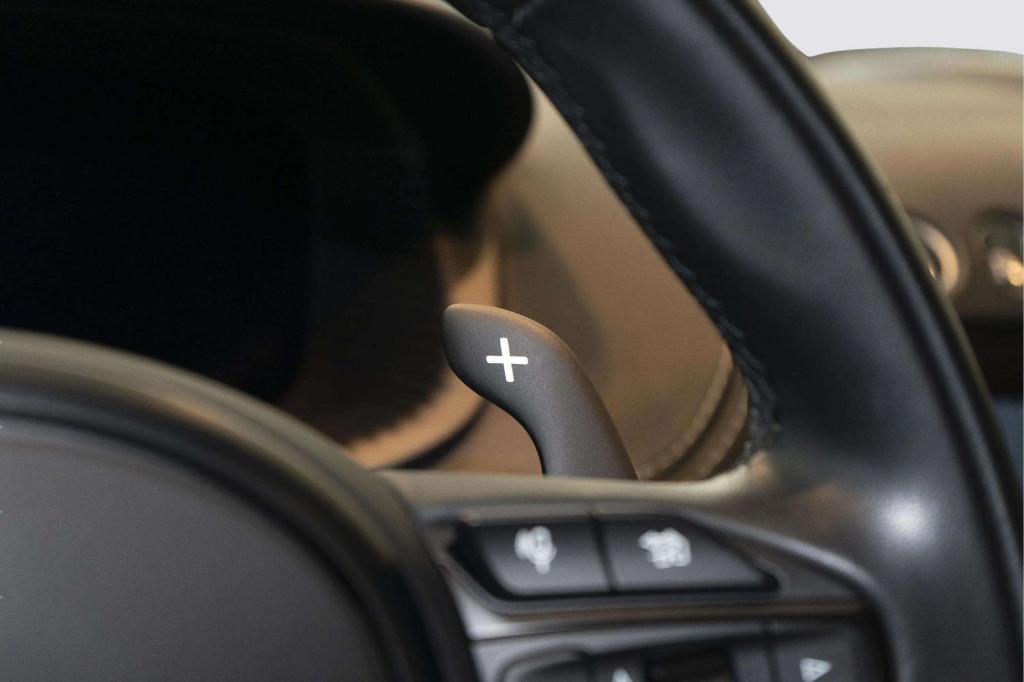 2024 Aston Martin DBX BASE — миниатюра 33
